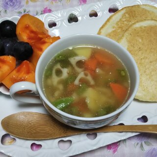 野菜コンソメスープときな粉パンケーキとフルーツ☆